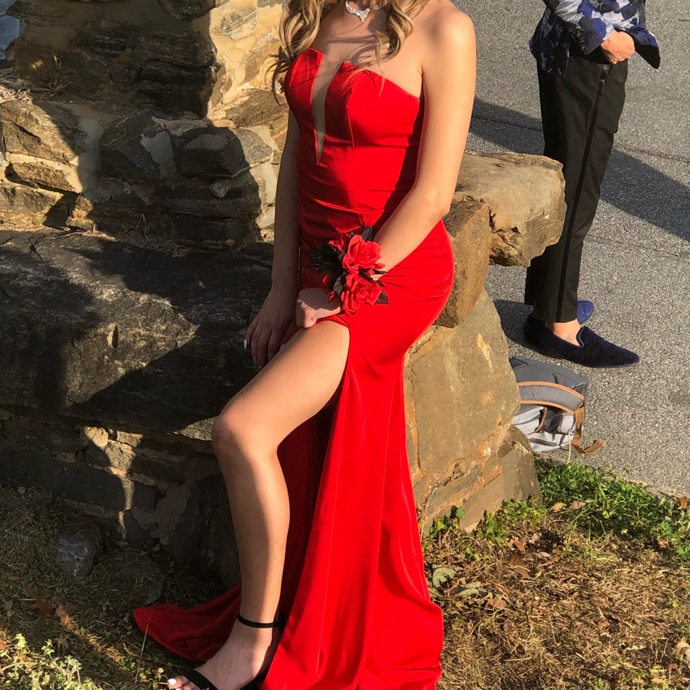 Red Jovani fitted prom dress